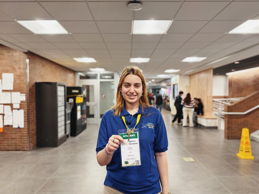 Personale scolastico mostra badge Genius Olympiad. Opportunità di risparmio e comfort entro il 15 ottobre.