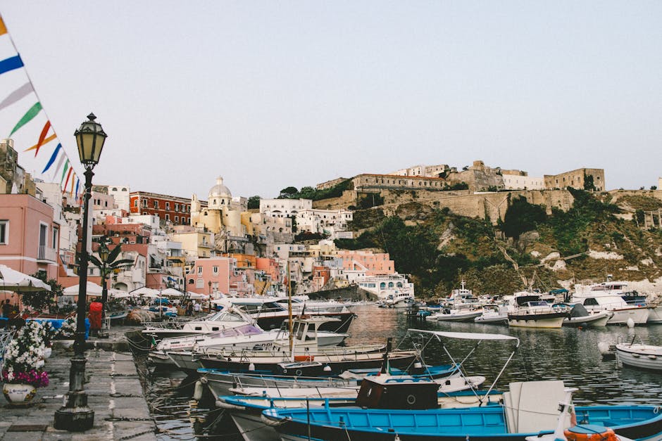 Procida 2026: bando Federico II per 20 posti nella scuola estiva di teatro