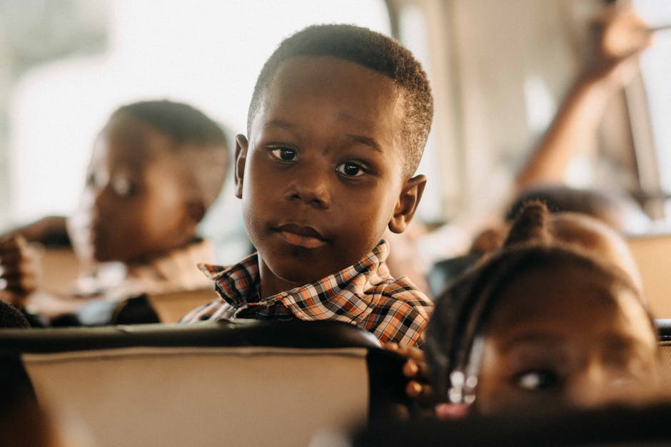 Sassate contro il treno a Pistoia: presenza di bambini delle elementari a bordo tra i passeggeri, indagini in corso