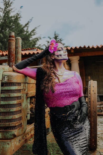 Donna con trucco Dia de los Muertos appoggiata a trattore: metafora di tradizione e innovazione didattica, adattamento culturale