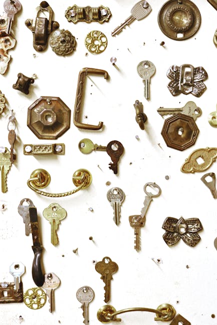 Collezione di chiavi e maniglie vintage appese a parete, metafora per sbloccare una salute unica e duratura