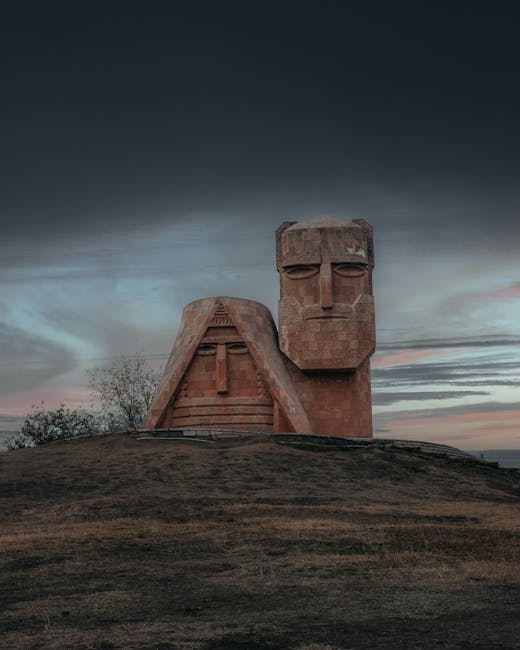 Monumento Noi siamo le nostre montagne, simbolo dell'identità culturale armena nel Nagorno Karabakh, in risposta alle parole di Salvini.