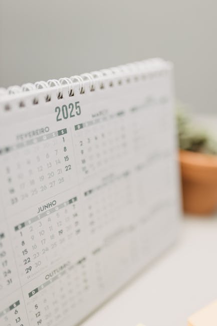 Calendario 2025 che ricorda la scadenza del 1° ottobre per l'accreditamento Erasmus+ scuole, opportunità da non perdere per l'istruzione.