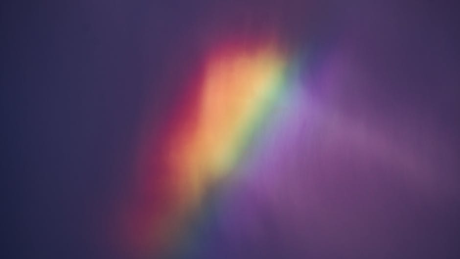 Spettro luminoso generato dalla rifrazione della luce attraverso un prisma, illustrando l'indice di rifrazione dei materiali e la dispersione cromatica.