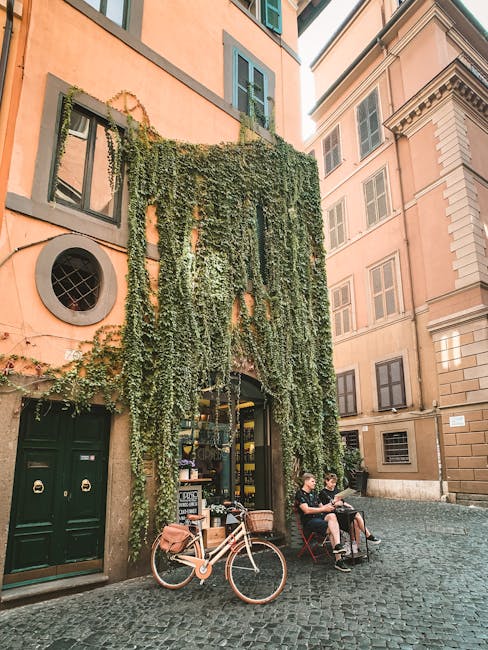 Bicicletta vintage davanti a libreria con edera, metafora di un ambiente stimolante per la lettura e la crescita culturale nelle scuole italiane.