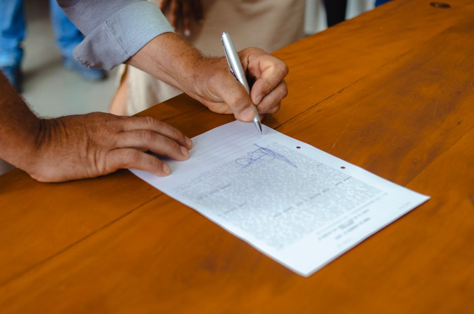 CCNL Scuola 2025-2027: approvazione definitiva del Consiglio dei Ministri e scadenze per gli aumenti e gli arretrati