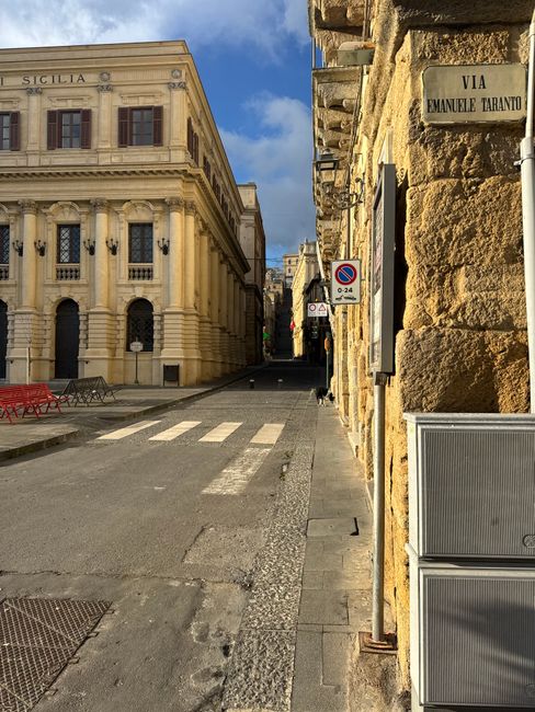 Caldo eccessivo a Taranto: le lezioni si svolgono sulla spiaggia