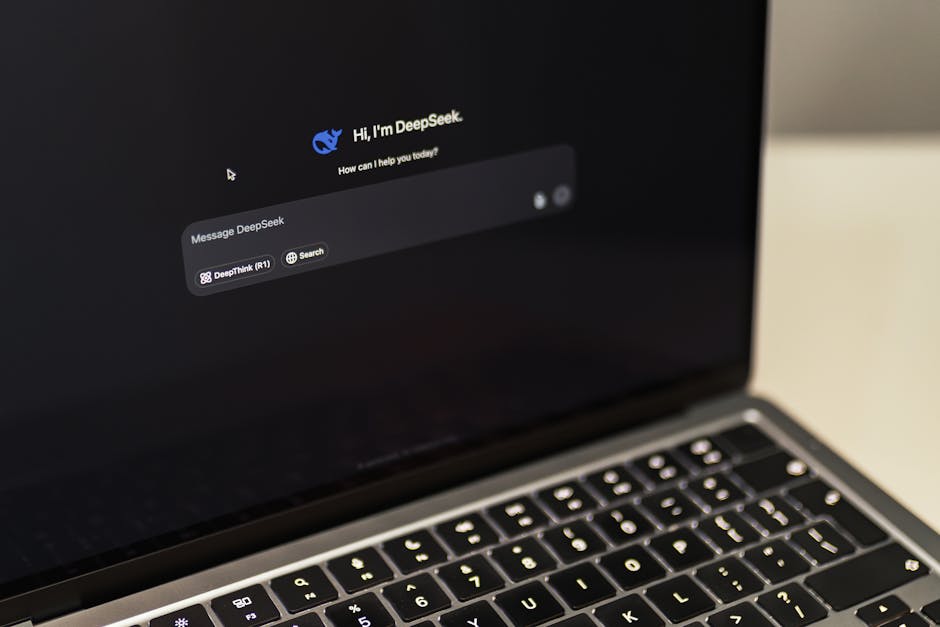 Screenshot di DeepSeek su un laptop, evidenziando l'assenza di accesso per i produttori hardware USA al modello V4.