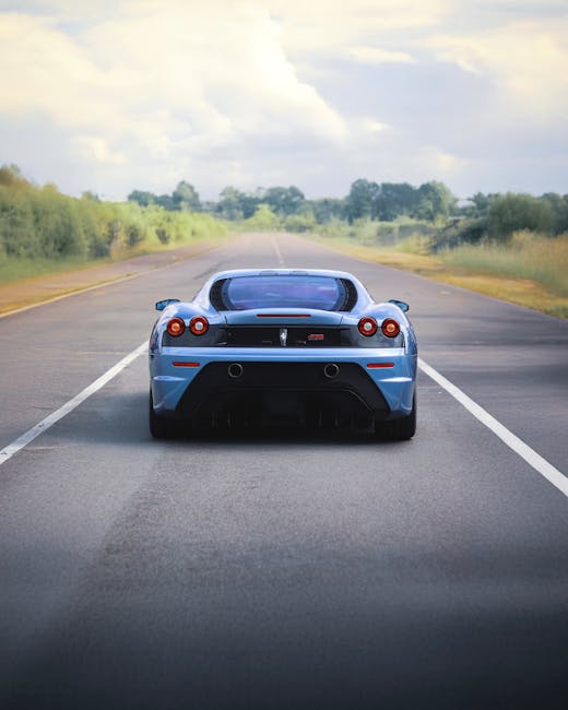 Ferrari azzurra su strada deserta, simbolo di lusso e velocità, in un viaggio tra cultura e natura con Valditara.
