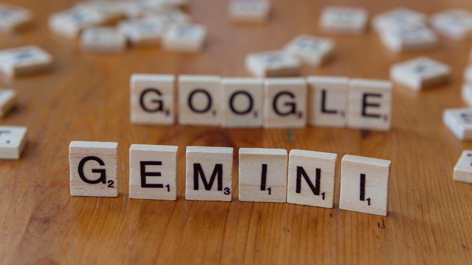 Google Gemini: dettaglio delle lettere di Scrabble che compongono i nomi, simbolo dell'innovazione AI nella ricerca online.