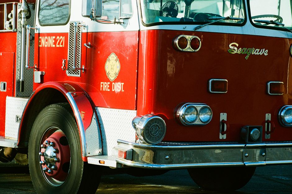 Incendio in una scuola negli USA: un pitone di 2,5 metri al centro delle indagini e le conseguenze per il patrimonio didattico