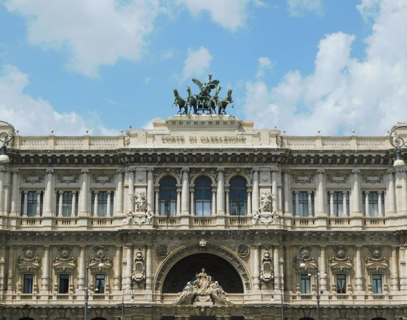 Supplenze scolastiche: la Cassazione vieta il "sorpasso" illegittimo e tutela le preferenze dei docenti