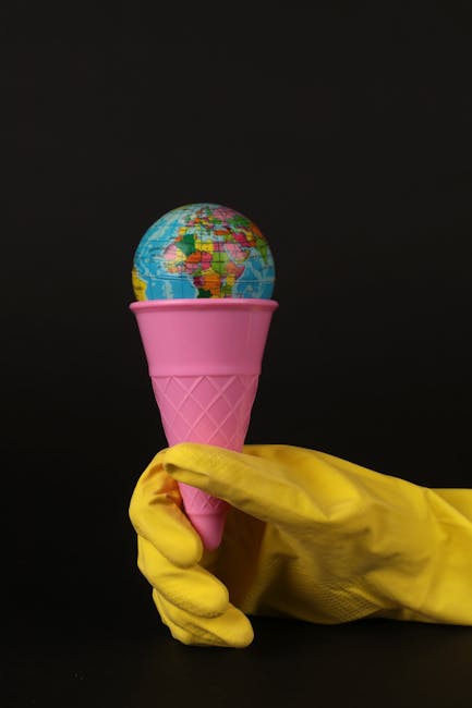 Globo terrestre in un cono gelato rosa tenuto da una mano con guanto giallo, metafora dell'apprendimento globale con il Metodo Bortolato