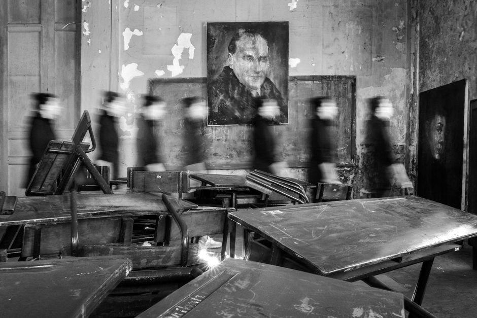 Noi docenti non siamo martiri: verso la de-sacralizzazione della professione e la tutela della dignità lavorativa
