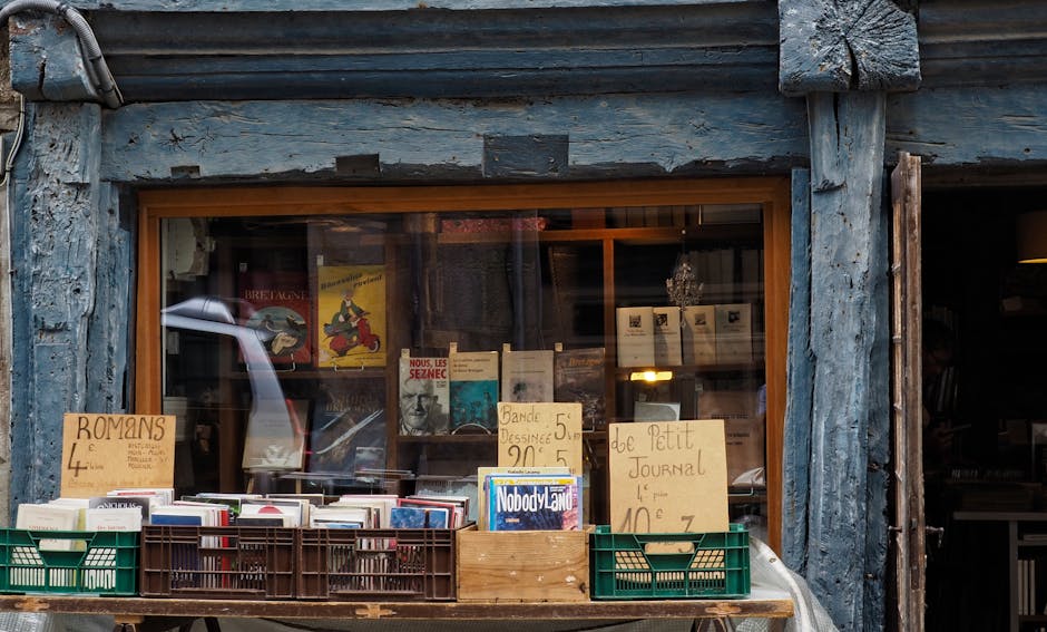 Libreria Hoepli di Milano a rischio di chiusura dopo 156 anni: petizione online per salvarla come bottega storica