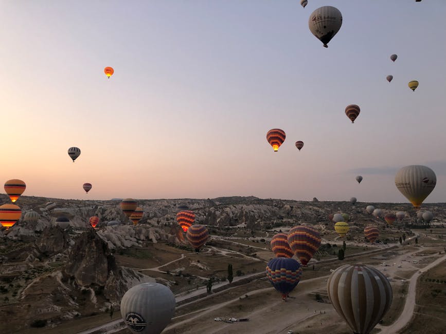 Volo in mongolfiera all'alba in Cappadocia: un'esperienza indimenticabile di Fun e Fun tra paesaggi mozzafiato e colori caldi