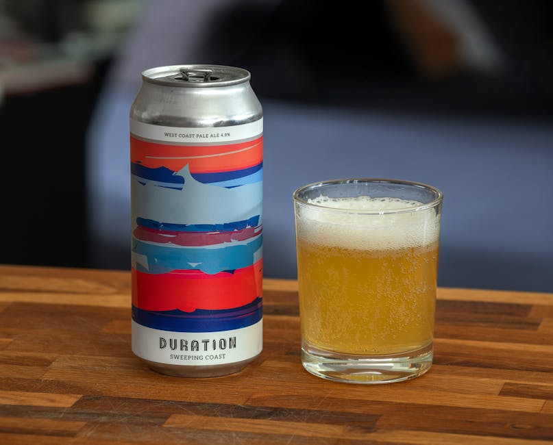 Lattina di birra artigianale Duration e bicchiere pieno, metafora della durata massima dell'aspettativa per docenti