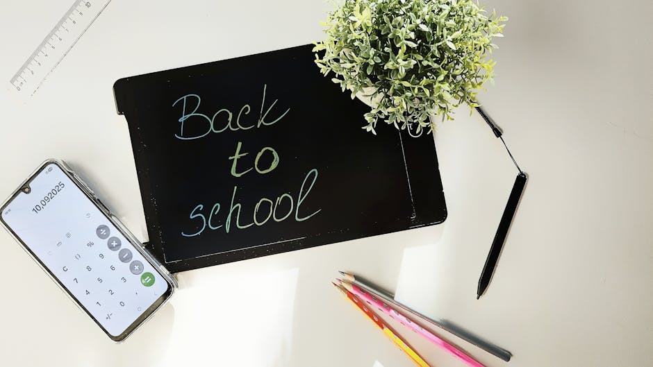 Materiale scolastico con lavagna Back to School e calcolatrice per ripetizioni di matematica a Verona e successo scolastico.