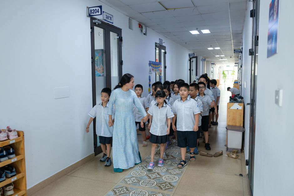 Bimbi ustionati durante una grigliata nel cortile di classe: maestra condannata a due anni per omessa sorveglianza — approfondimento e guida