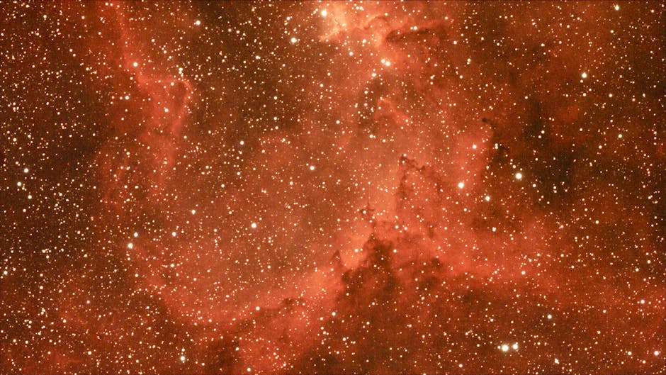 Nebulosa cosmica rossa e brillante con miriadi di stelle, una meraviglia dello spazio profondo nell'universo esplorato.