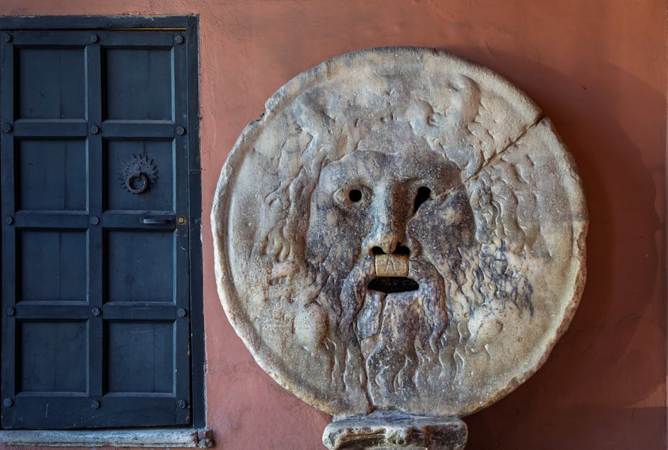 La Bocca della Verità a Roma: leggenda e storia legate a Romolo, fondatore della città eterna, e al suo regno unico.