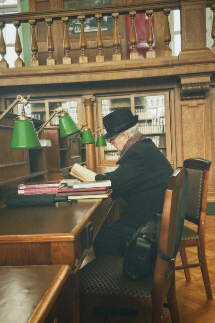 Studente in biblioteca legge un libro, simbolo di autonomia scolastica e viaggi di istruzione formativi.