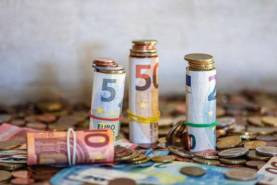 Agevolazioni figli 2026: banconote e monete euro, simbolo di risparmio e sostegno economico per famiglie con ISEE inferiore a 35.000 euro.
