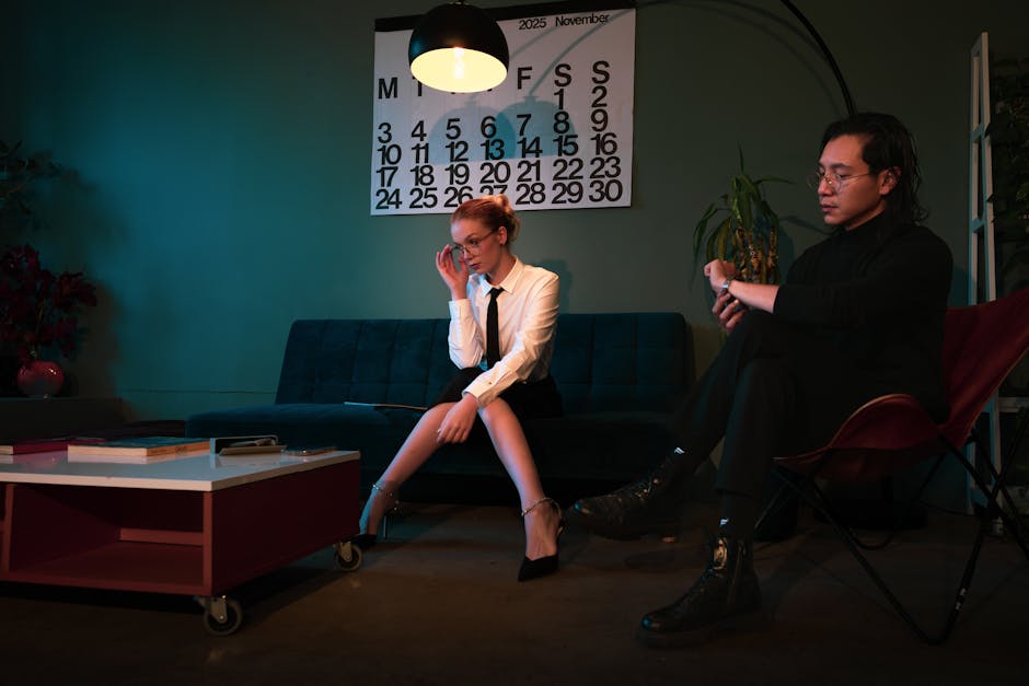 Preparativi per il GPS 2026: due figure in attesa sotto il calendario di novembre, riflettendo l'importanza della data del 26 novembre.