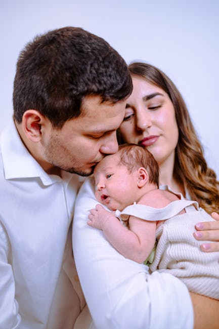 Famiglia con neonato: focus sul nuovo portale INPS per la genitorialità e i servizi dedicati alle famiglie italiane. Amore e cura.