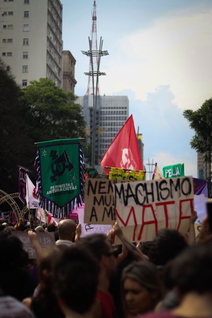 Emergenza femminicidi e contrasto al maschilismo: il piano del MIM per l'educazione al rispetto nelle scuole