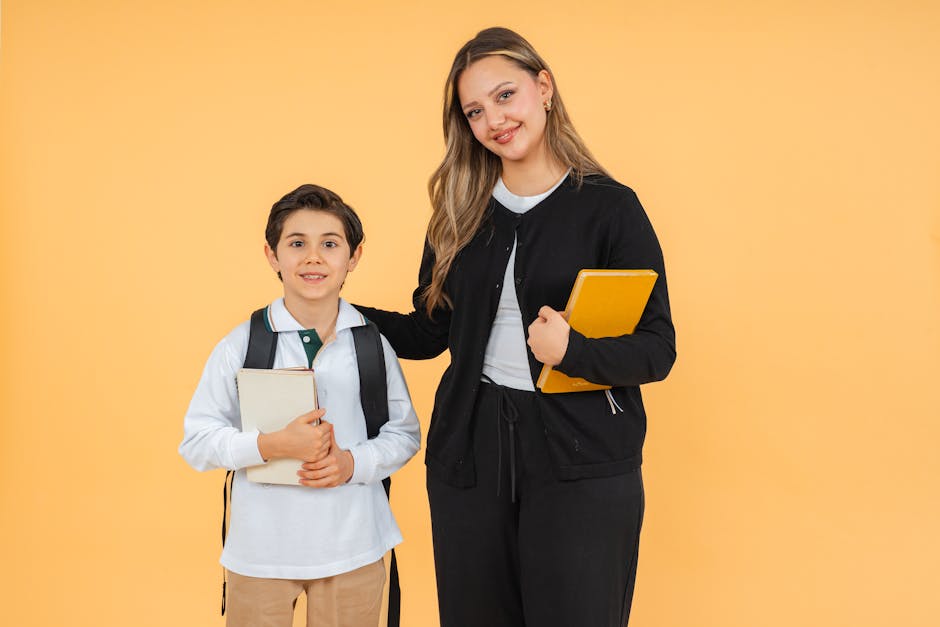 Studente e docente sorridenti: opportunità Erasmus+ e PCTO con Sagitter Training per vivere l'Europa e ampliare gli orizzonti formativi.