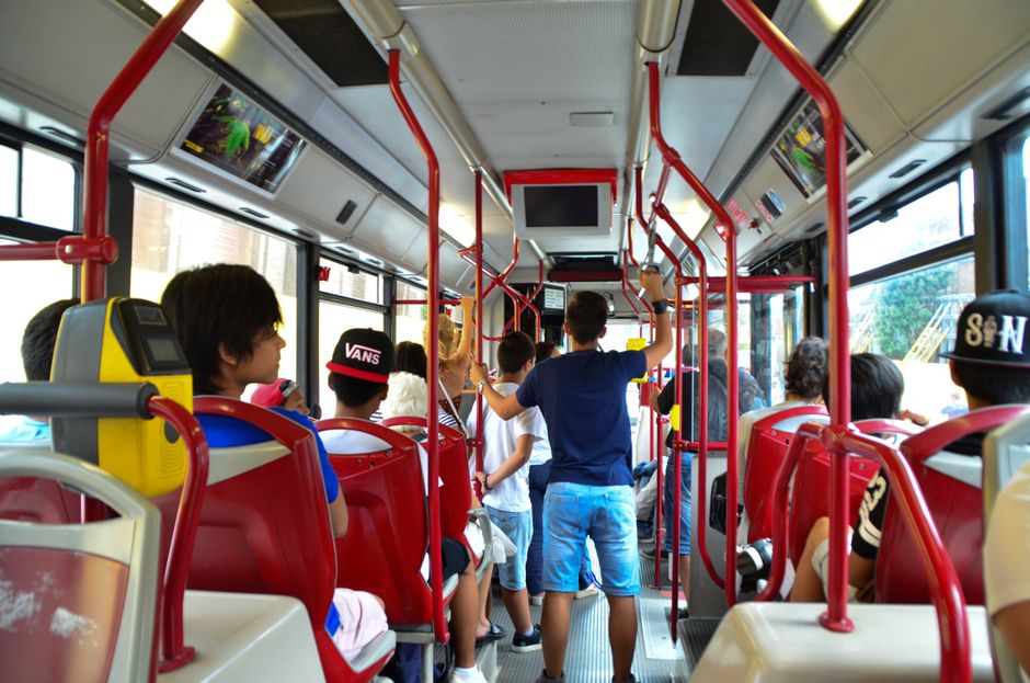 Trasporto scolastico a Fiumicino: lo stallo del servizio e la vertenza sindacale per i 1300 studenti