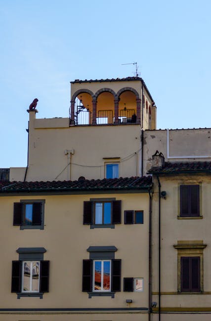 19enne precipita da una terrazza di una scuola superiore a Firenze: prognosi riservata