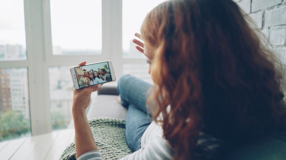 Voti, chat e selfie: il nuovo vademecum del Garante per la privacy nella scuola italiana