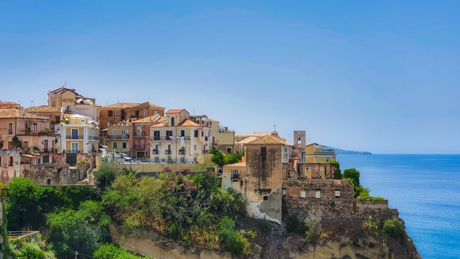 Calabria e Campania: lezioni sospese sabato 10 ottobre per allerta meteo