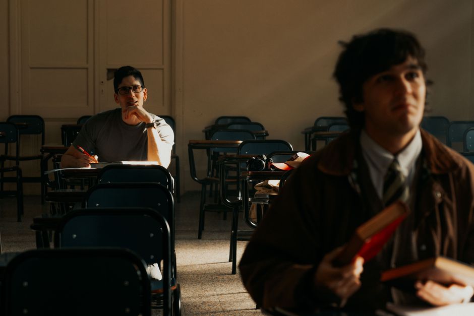 Alfabetizzazione in Italia: il 37% degli adulti sotto la soglia minima e l'emergenza della lettura precoce