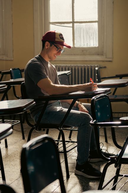Crisi del metodo di studio universitario: l’allarme dei docenti sull’abbandono dei testi e la deriva verso la preparazione superficiale