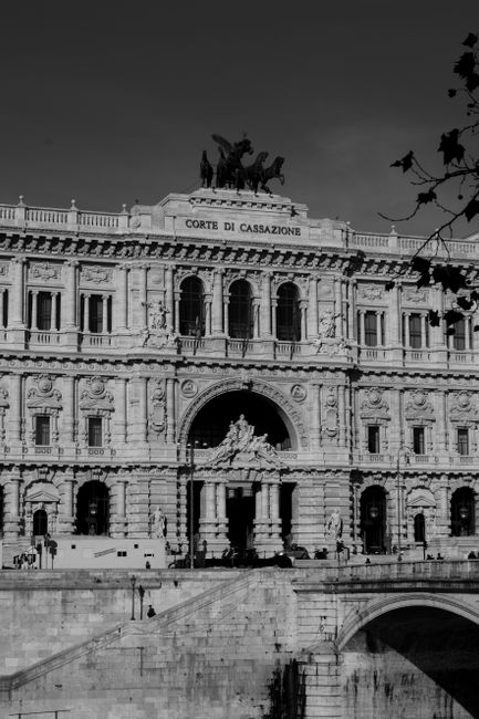 Condanna della Corte dei Conti per maltrattamenti in scuola: la responsabilità erariale dell'ex docente