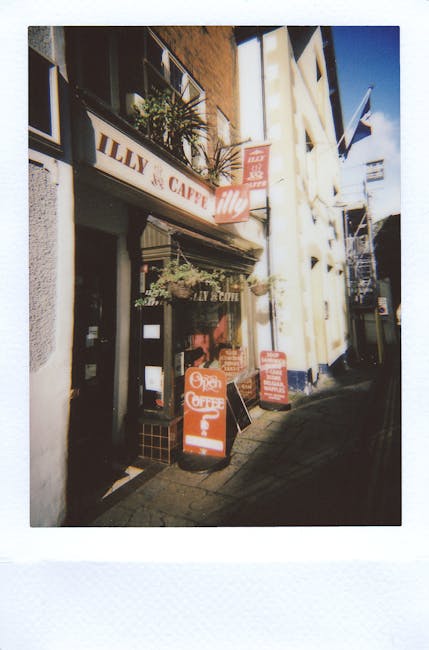 Caffè Illy in stile classico, un'immagine che evoca la bellezza e l'eleganza senza tempo, come la poesia di Virgilio.
