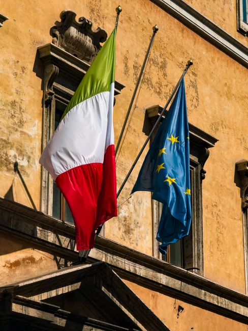 L'integrazione dell'IA nelle scuole italiane: tra adozione di massa e crisi della verifica critica
