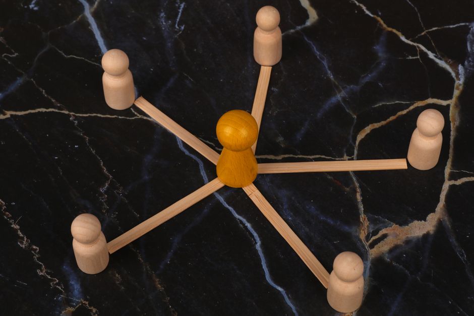 Docenti e social network: il rischio disciplinare tra consultazione e pubblicazione durante il servizio