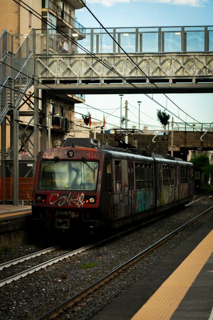 Tredicenne accoltellato in Campania: il richiamo del CNDDU sulla responsabilità degli adulti