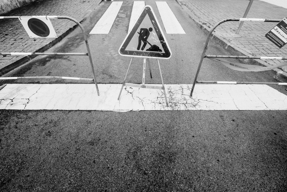 Precarietà e barriere economiche: il futuro dei giovani italiani tra rinvio della genitorialità e instabilità lavorativa