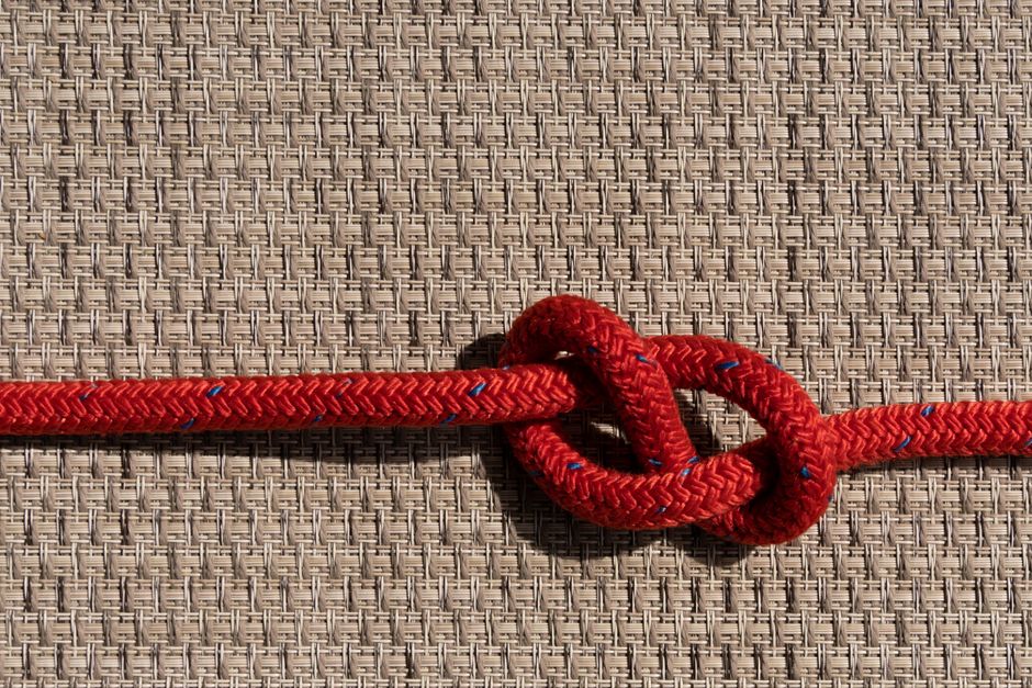 Nodo che simboleggia le criticità per gli idonei ai concorsi PNRR e il limite del 30%