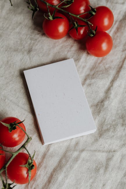 Scheda didattica vuota con pomodorini freschi per attività sull'alimentazione sana e nutrizione consapevole