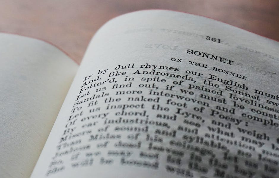 Pagina di un libro antico con un sonetto in inglese, evocativa della ricerca poetica di Farruggio e della parola perfetta.