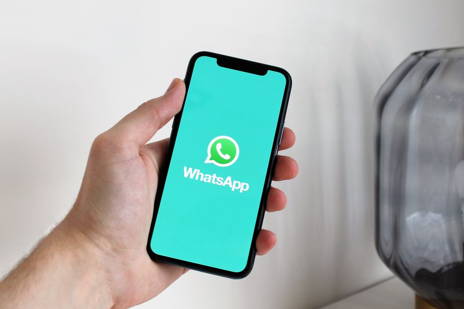 Ordine di servizio del Dirigente: “Whatsapp non è un canale ufficiale, la PEC sì”. Quando, invece, si può usare? Il Punto di De Martino