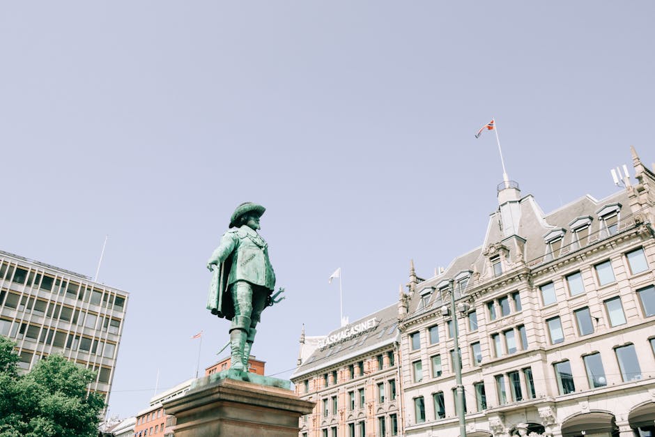 Statua di figura storica a Oslo, Norvegia, contesto storico e religioso simile all'Antipapa Clemente VII