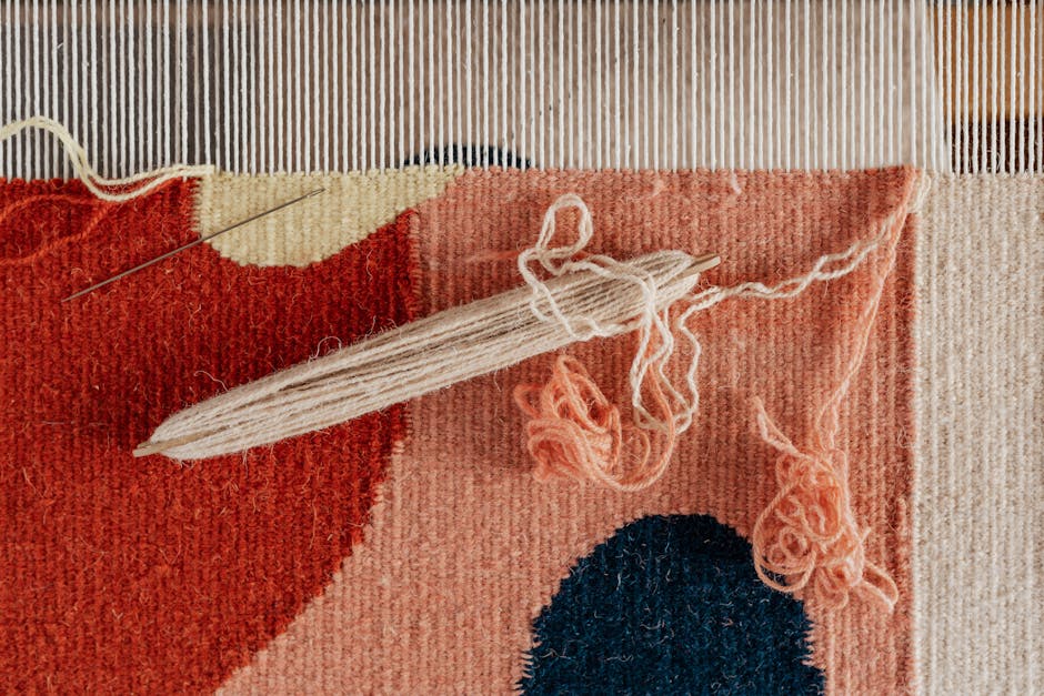 Tessitura artigianale con fili colorati, metafora visiva per costruire collaborazioni solide e durature nel Cerchio delle Regole.