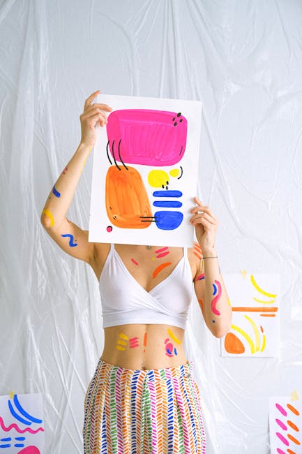 Donna che crea arte astratta: tutorial verifica equipollente con IA, strumento innovativo per valutare competenze e titoli di studio.